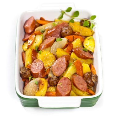 Kavrulmuş sebze ve sosis