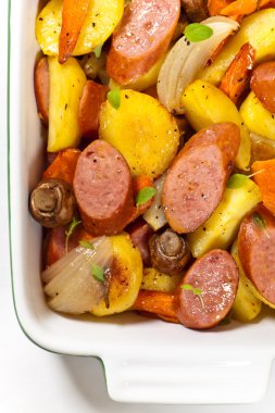 Patates ve sosis yemek