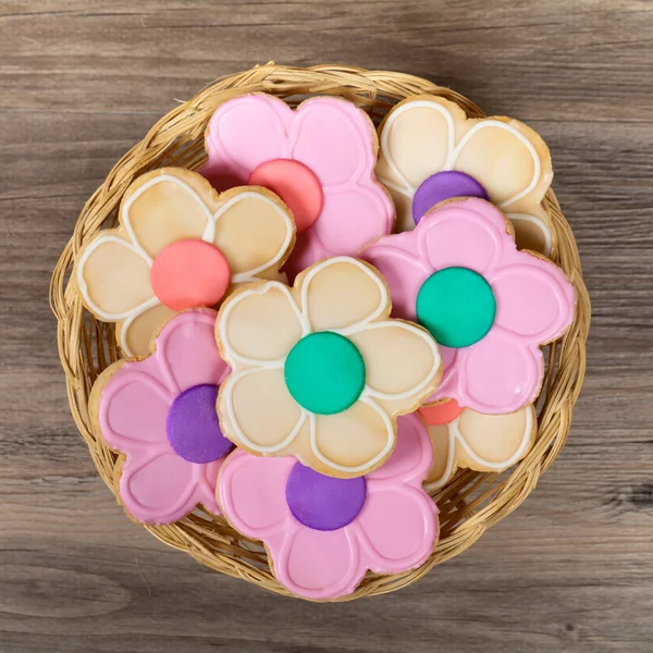 Домашнее сахарное печенье в форме цветов — стоковое фото