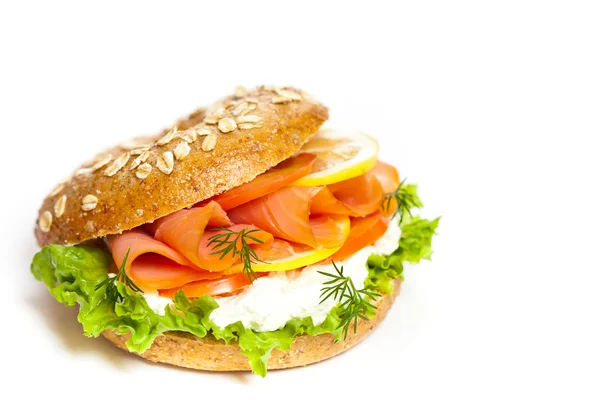 Delicious Smoked Salmon Bagel — Stock Photo, Image