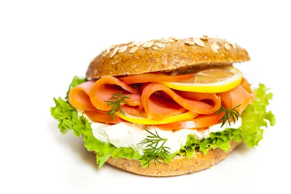 Delicious Smoked Salmon Bagel — 图库照片
