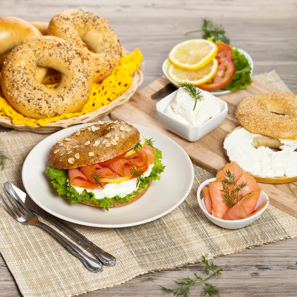 Delicious Smoked Salmon Bagel — ストック写真