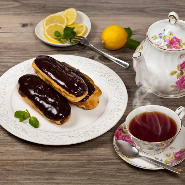 Chocolate Eclair Dessert — Stock Photo, Image