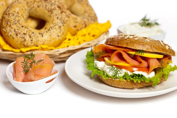 Smoked salmon bagel — Stock Photo, Image