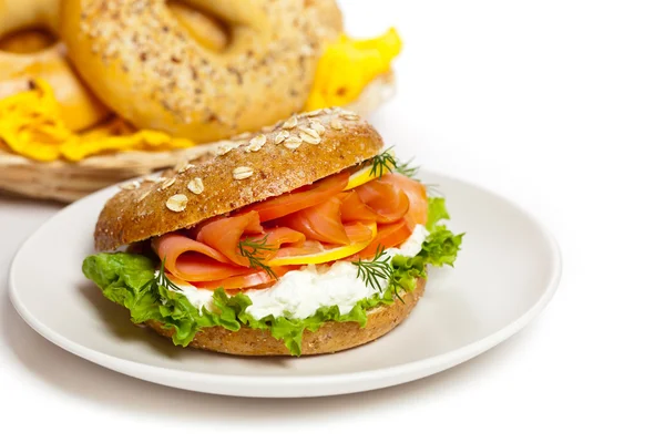 Bagel de salmão fumado — Fotografia de Stock