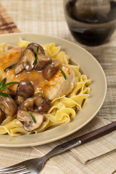 Tavuk Marsala yemeği