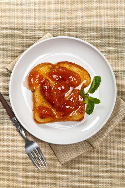 フレンチ トーストと桃のジャム — ストック写真