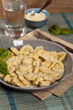 Tortellini Alfredo