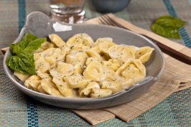 Tortellini Alfredo