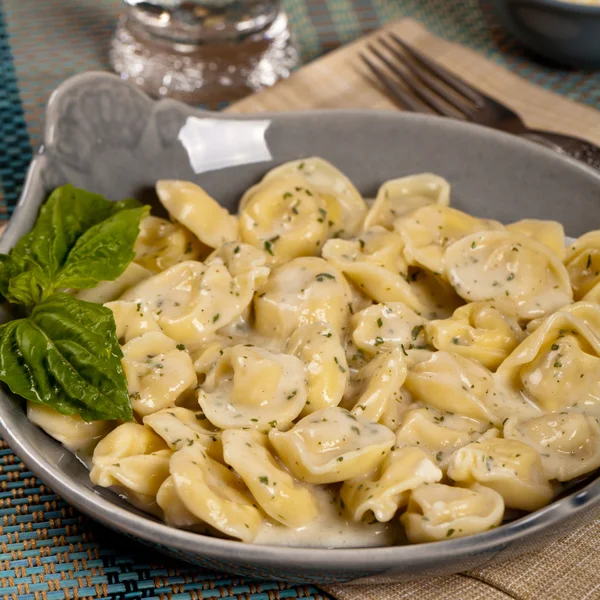 Tortellini alfredo — Stock fotografie