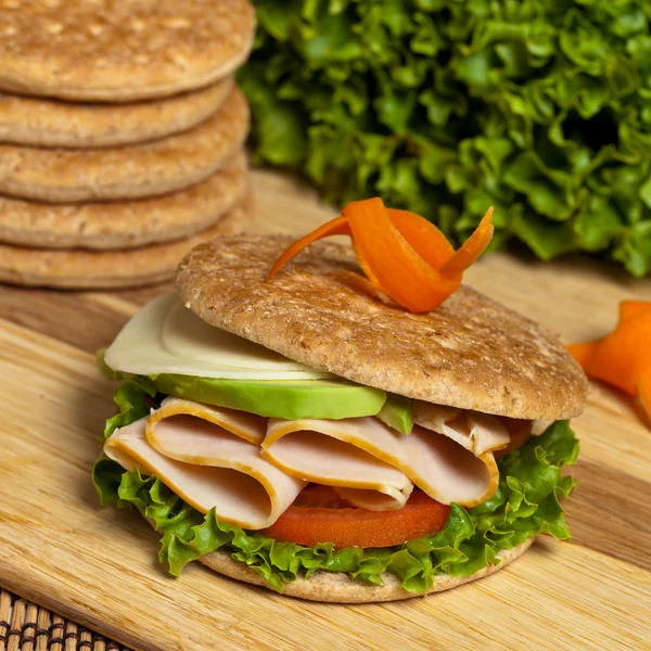 Hele tarwe dunne Sandwich Roll — Stockfoto