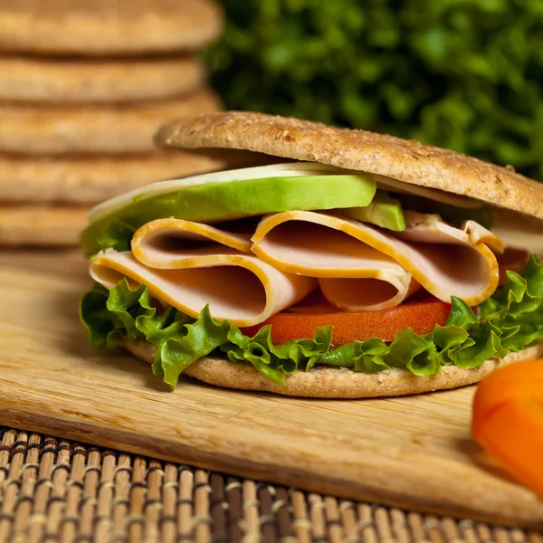 Hele tarwe dunne Sandwich Roll — Stockfoto