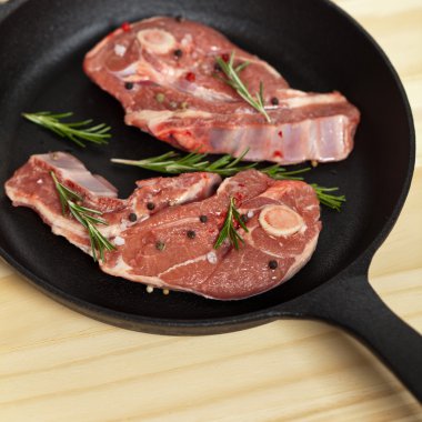 çiğ kuzu pirzolası