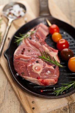 çiğ kuzu pirzolası