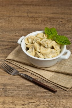 Tortellini Alfredo