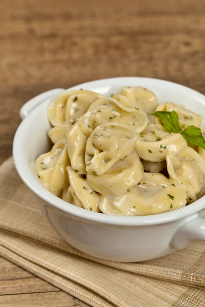 Tortellini alfredo — Stock fotografie