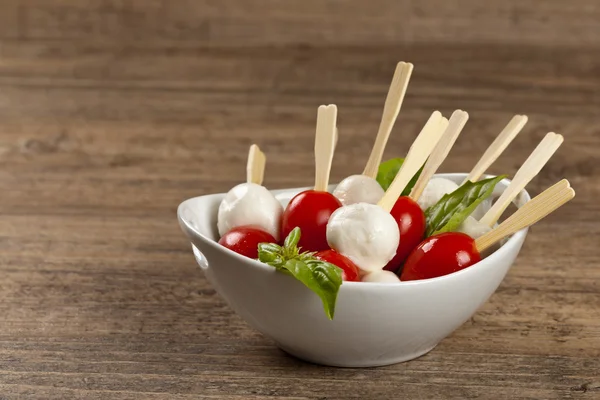 Mini caprese. Comida para dedos . —  Fotos de Stock