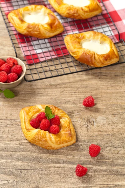 Raspberry pastries — Stock Photo, Image