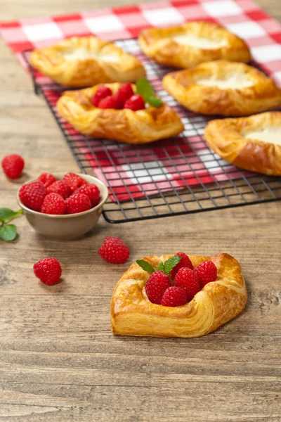 Raspberry pastries — Stock Photo, Image