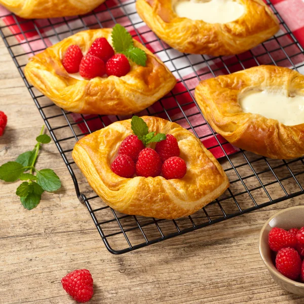 Raspberry pastries — Stock Photo, Image