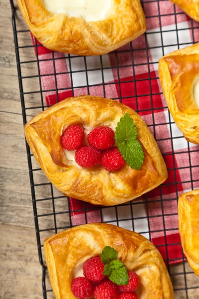 Raspberry pastries — Stock Photo, Image