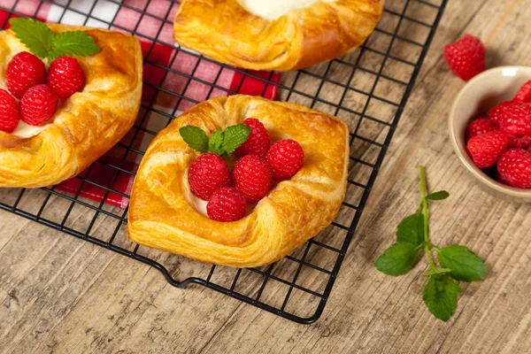 Raspberry pastries — Stock Photo, Image