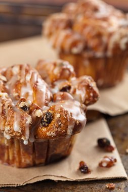 Tarçınlı üzümlü kek