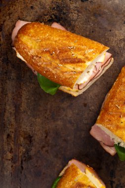 jambonlu peynirli sandviç