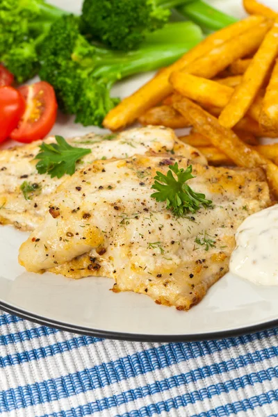 Fish dish - fried fish fillet with vegetables — Stock Photo, Image