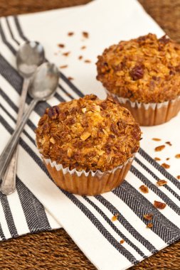 Şeftali Granola Muffins