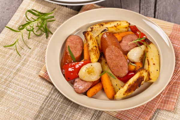 Ziemniaki i kiełbasa kolacja — Zdjęcie stockowe