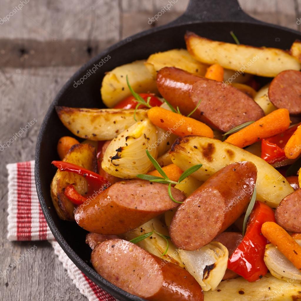 Sosisli Patates Yemeği Sosisli Patates Yemeği