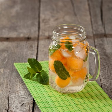 Kavun ve naneli limonata