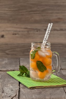 Kavun ve naneli limonata