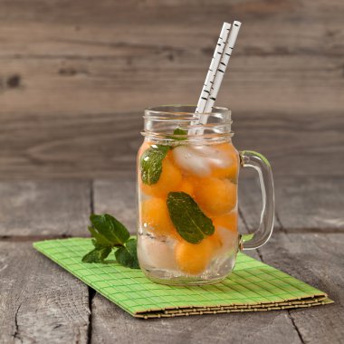 Kavun ve naneli limonata