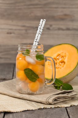 Kavun ve naneli limonata