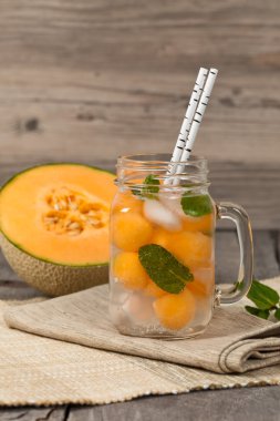 Kavun ve naneli limonata