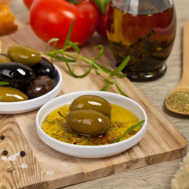 İtalyan yemekleri meze ekmek ve zeytinyağı