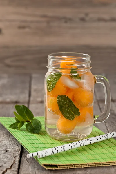 Kavun ve naneli limonata