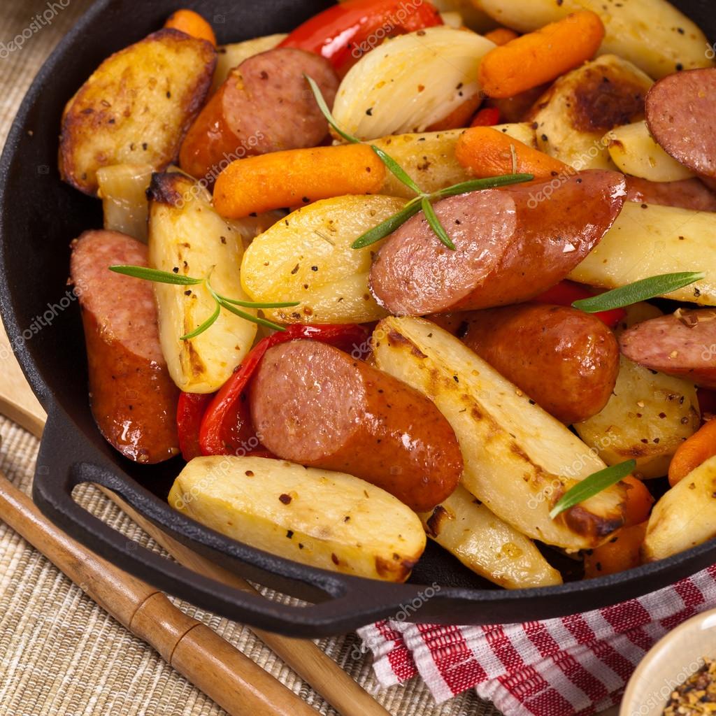 Sosisli Patates Yemeği Sosisli Patates Yemeği