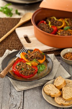 Doldurulmuş dolma biber.