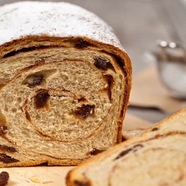 Tarçınlı üzümlü ekmek — Stok fotoğraf