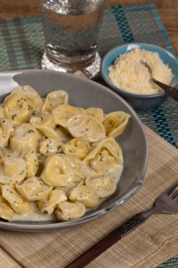 Kremalı Tortellini Alfredo