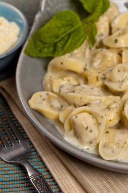Kremalı Tortellini Alfredo