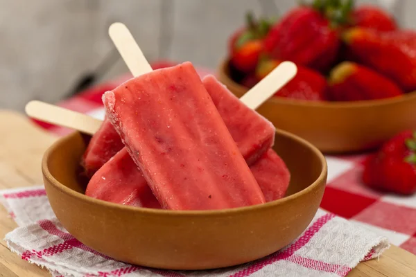 Barras de frutas de morango congeladas — Fotografia de Stock