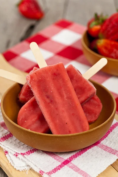 Barras de frutas de morango congeladas — Fotografia de Stock