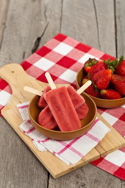Frysta jordgubbar frukt barer — Stockfoto