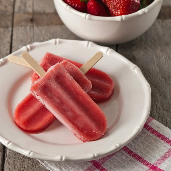 Barras de frutas de morango congeladas — Fotografia de Stock