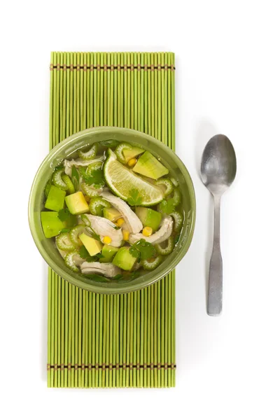 Курячий суп з авокадо вапно — стокове фото