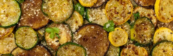 Sauterade grönsaker med parmesanost — Stockfoto